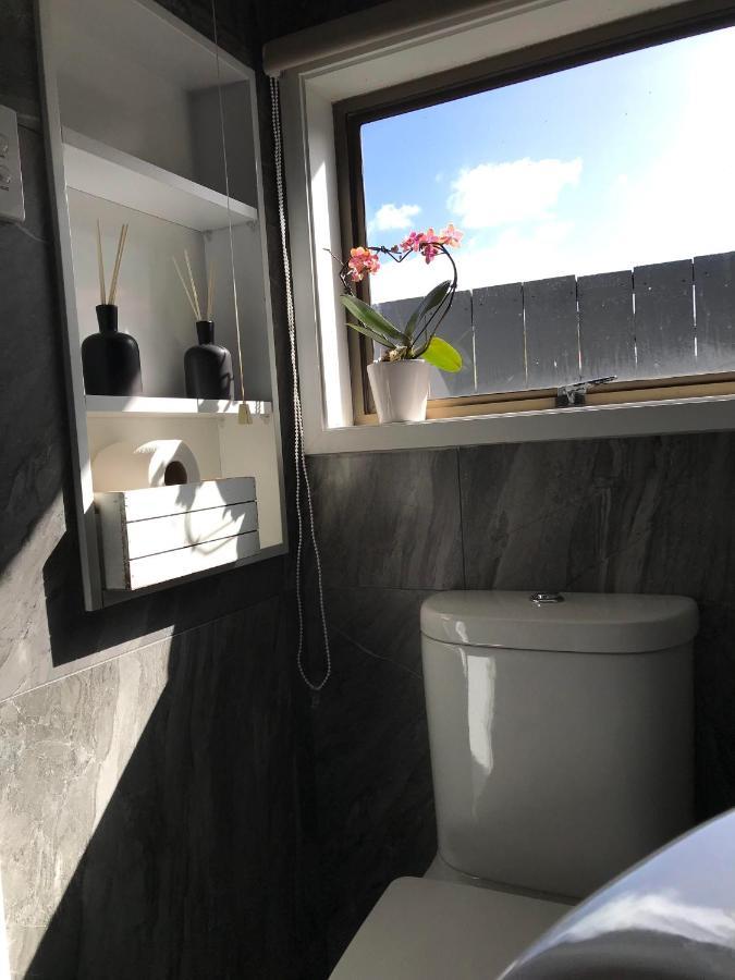 Onehunga Garden Tinyhouse With Parking Hotell Auckland Exteriör bild